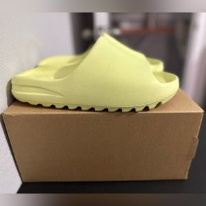Gently used yeezy slides